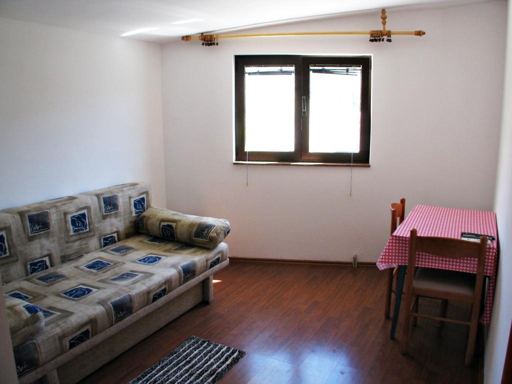 Apartments Miljak 奥米什 外观 照片