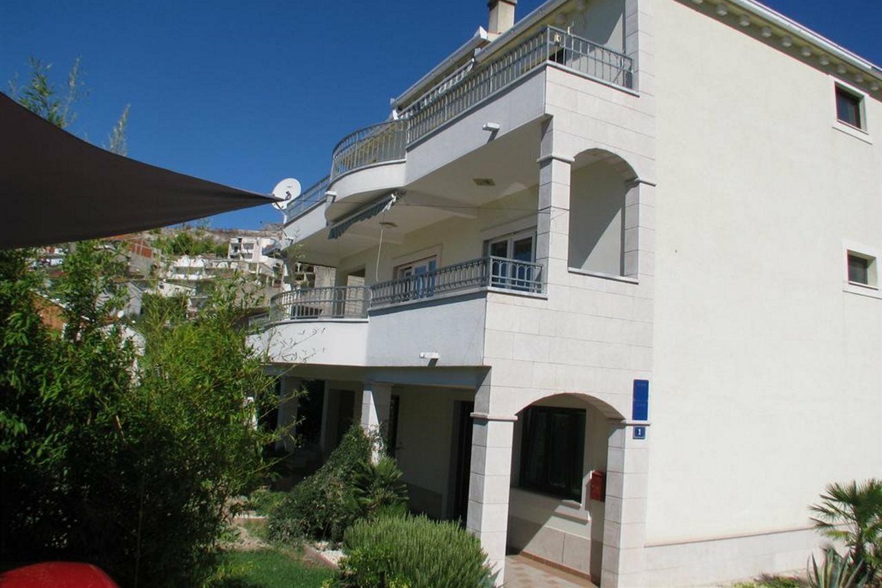 Apartments Miljak 奥米什 外观 照片